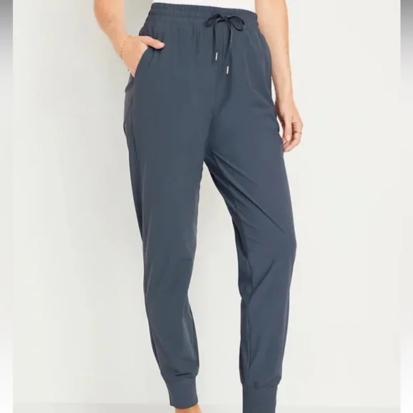 Old navy joggers - Picture 1 of 4